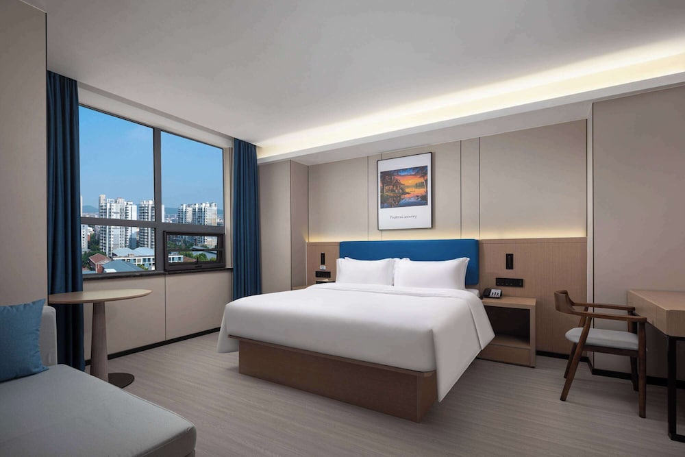Deluxe Room, 1 King Bed, Non Smoking