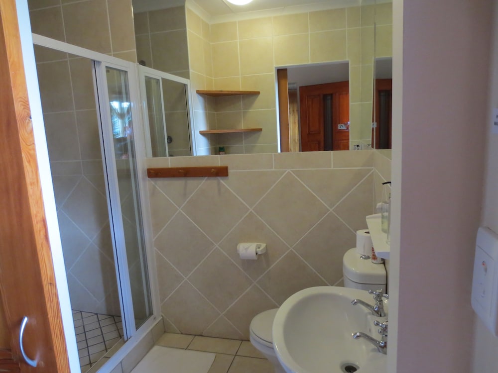 Queen En-Suite Standard photo 3