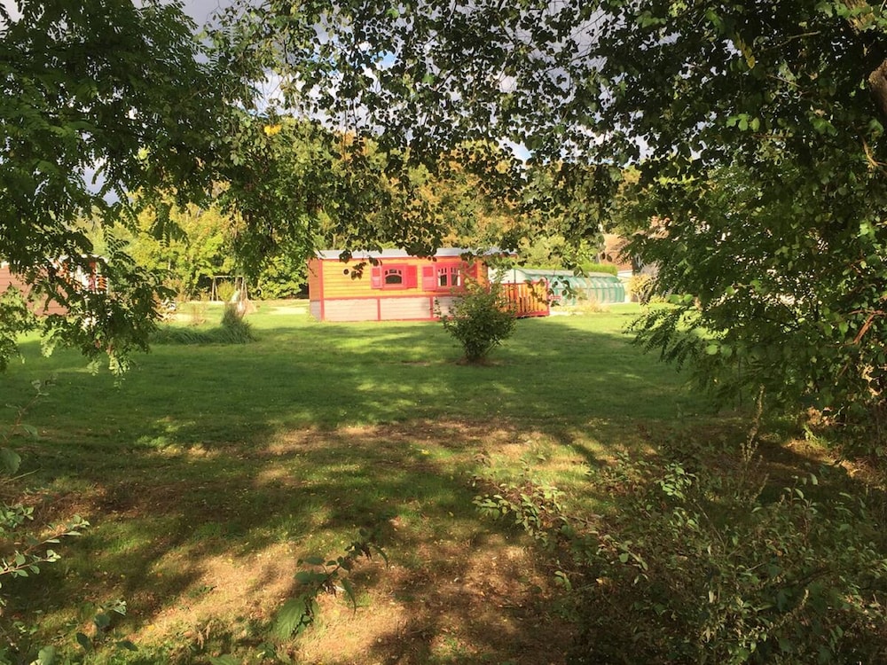 Wooden Caravan photo 2