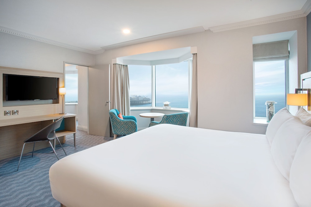 Senior Studio Suite, Sea View thumbnail 6