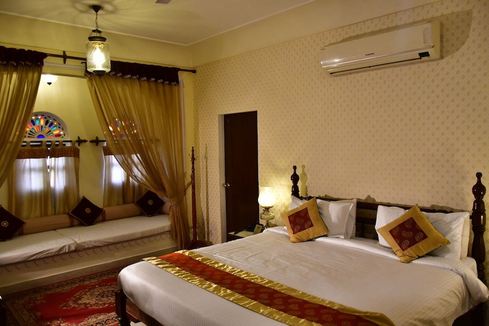 Superior Room, 1 King Bed