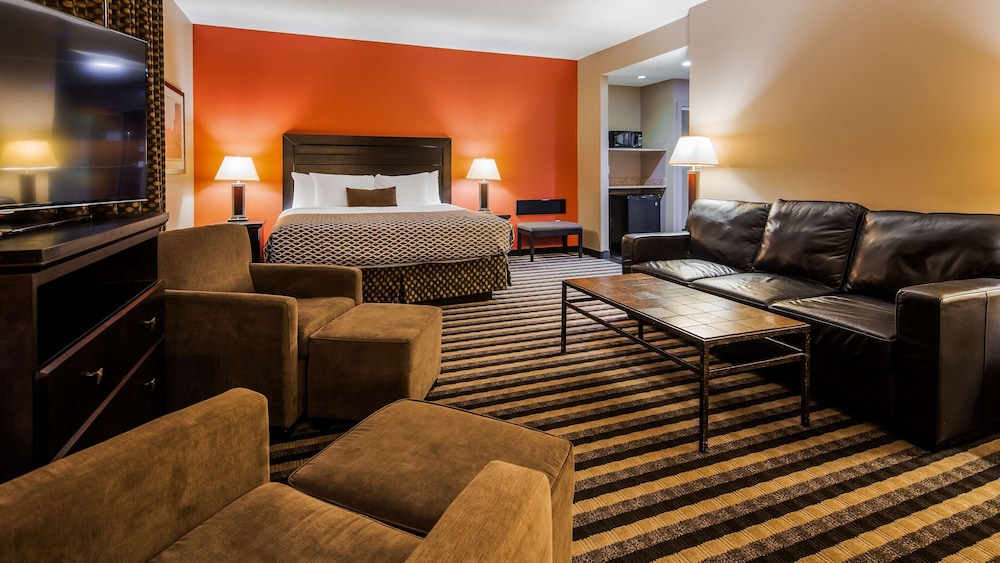 Junior Suite, 1 King Bed, Non Smoking, Jetted Tub (with Sofabed) photo 2
