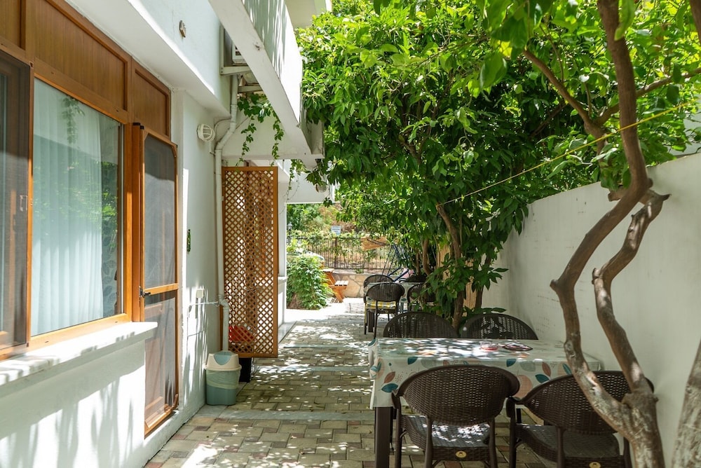 Apartment, Garden View