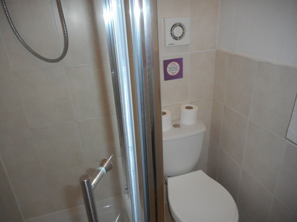 Economy Double Room, Ensuite (Small -First floor), photo 6