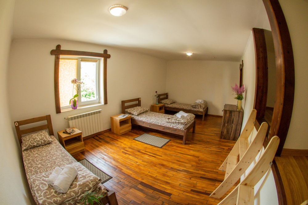 One Bed in 4 Bed Mixed Dormitory photo 1