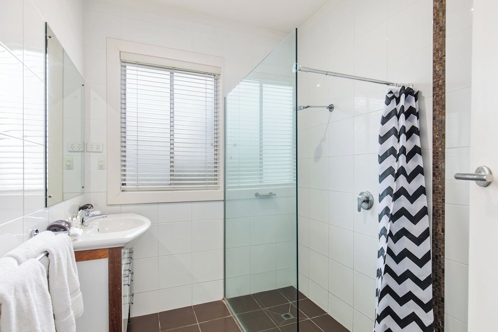 Three-Bedroom House- 1 Fairlie Streeet photo 3