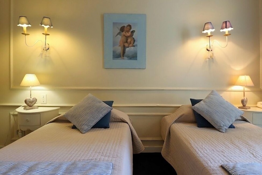 Classic Twin Room, City View photo 2