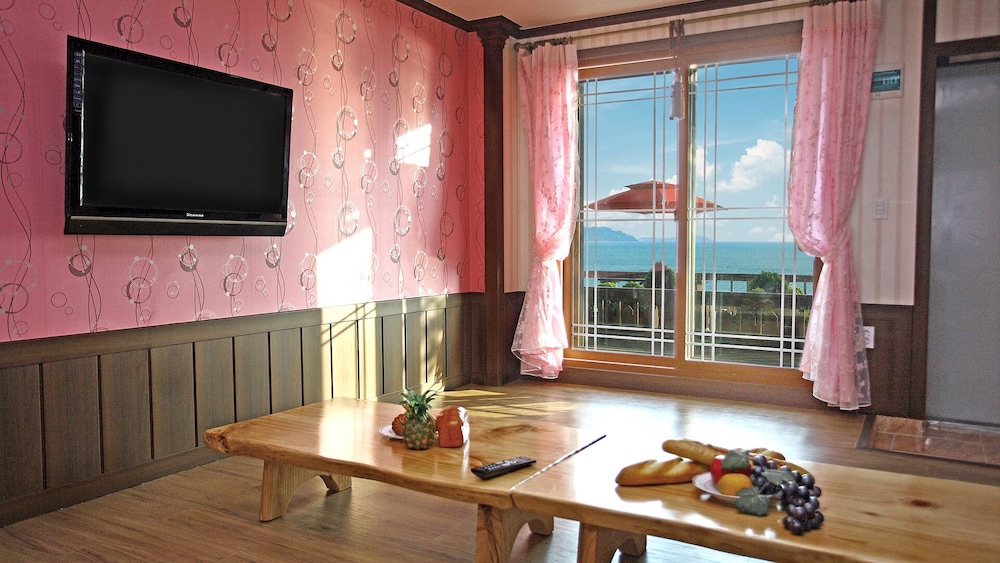 Family Room (1) photo 2