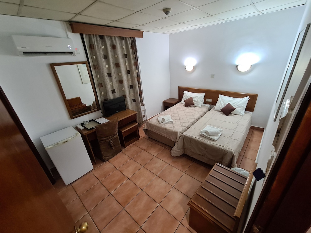 Economy Twin Room photo 1