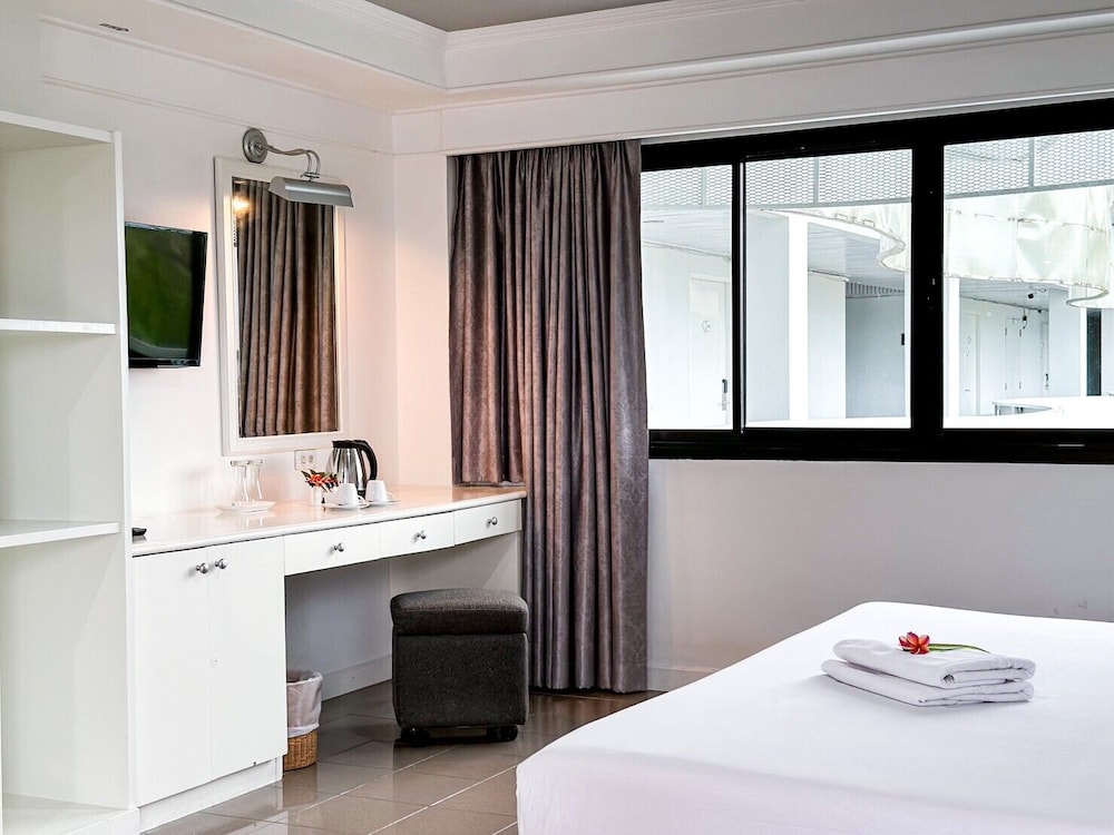 Corner Double Room Only photo 3