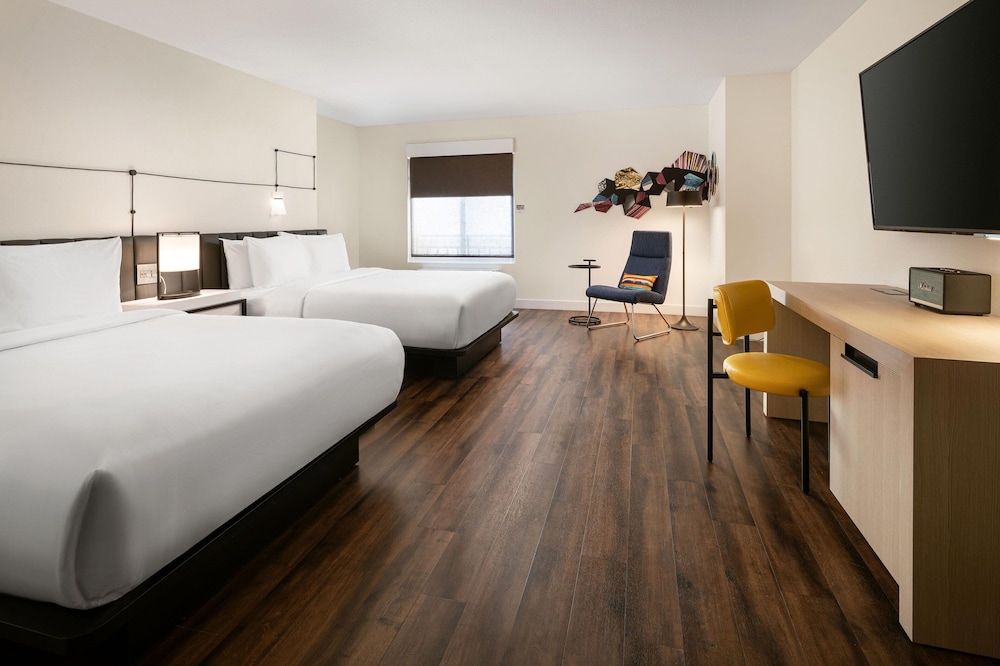 Breezy, Room, Multiple Beds - Photo 2