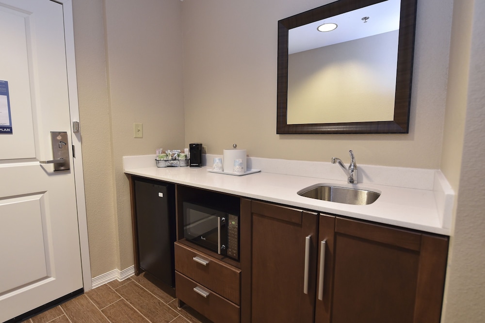 Suite, 2 Queen Beds, Non Smoking - Photo 2