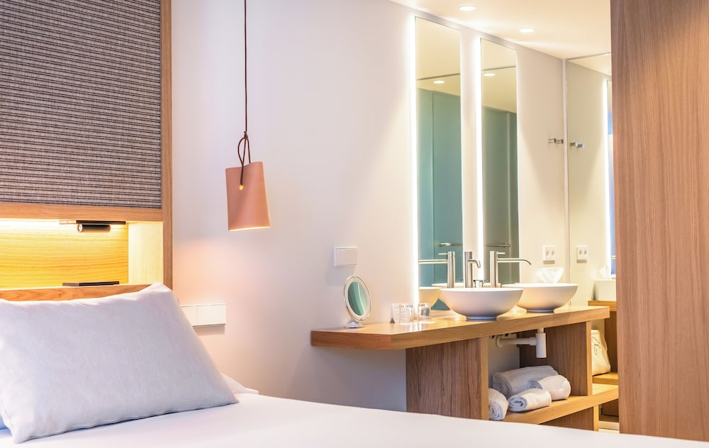 Premium Double Room - Photo 7