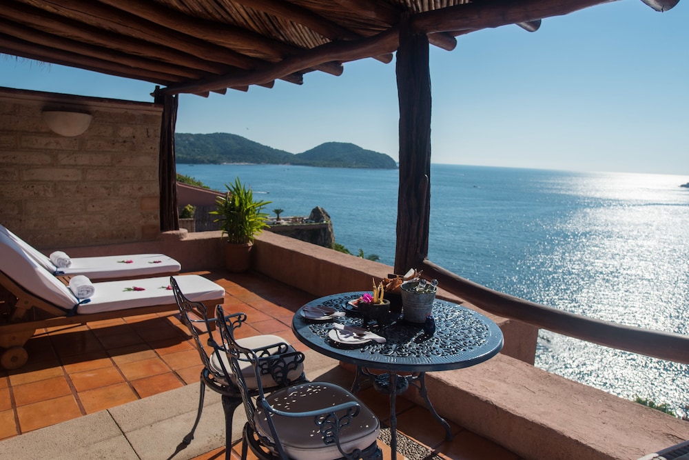 Oceanfront Terrace Suite - Photo 1