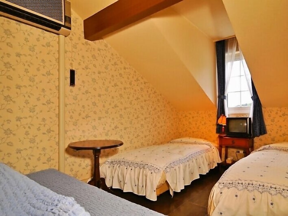 Twin Room, Shared Bathroom photo 2