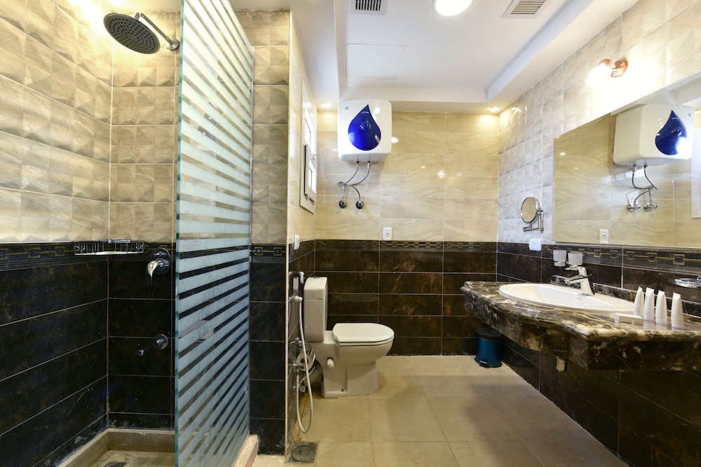 Royal Villa - Photo 2