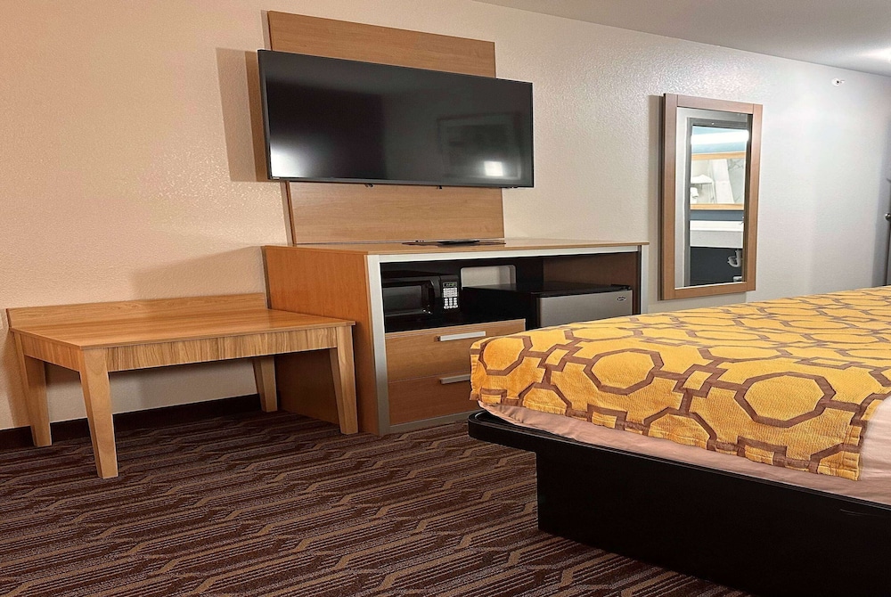 Suite, 1 Bedroom, Non Smoking (1 KINGBED) - Photo 2