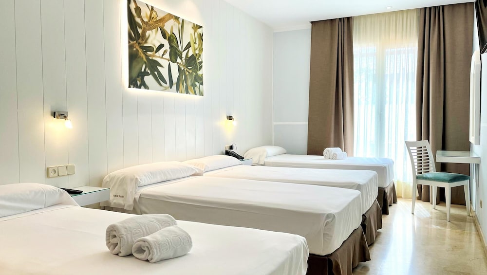 Family Quadruple Room, Multiple Beds, Non Smoking