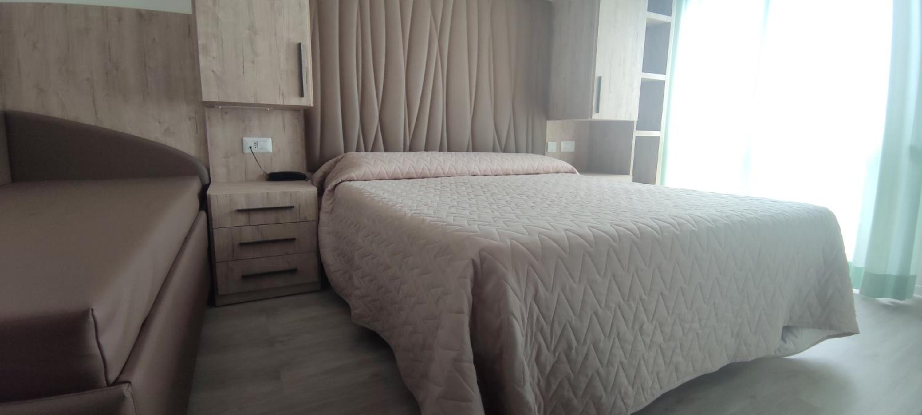 Standard Double or Twin Room with Sea View - Photo 5