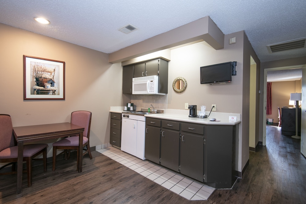 Suite, 2 Queen Beds, Kitchenette (2 Rooms)
