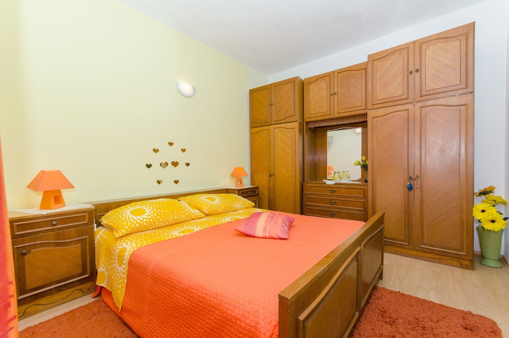 Apartment (A1)