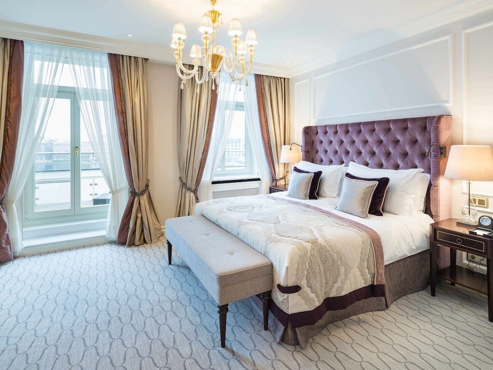 Deluxe Room, 1 King Bed, Balcony, Lake View photo 1