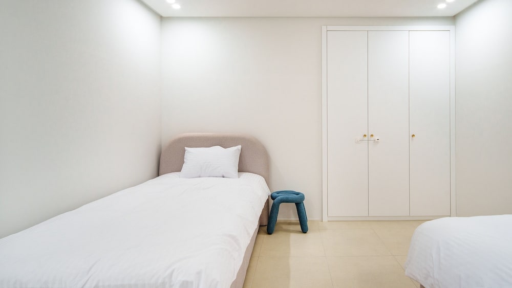 Basic Room, 2 Bedrooms (stayeden dull (Pets not allowed)) - Photo 11