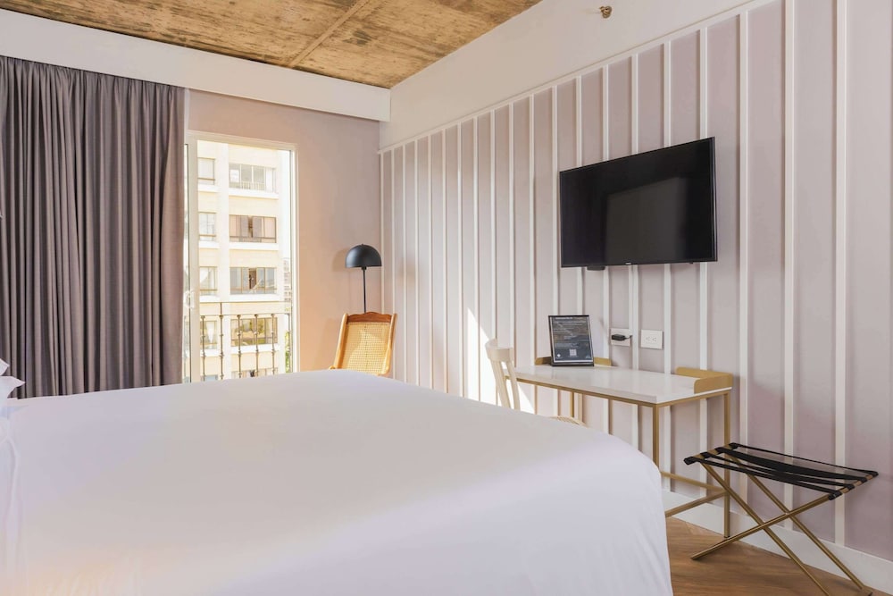 Room, 1 King Bed, Non Smoking, Balcony - Photo 4