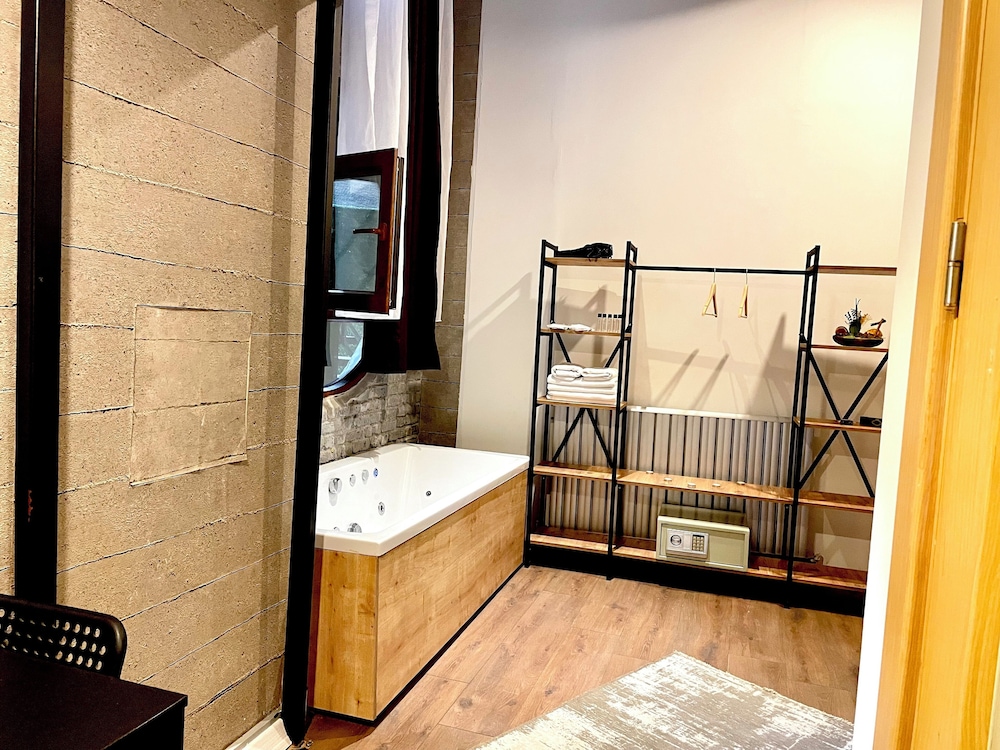 Junior Duplex, 1 Queen Bed, Non Smoking, City View photo 1