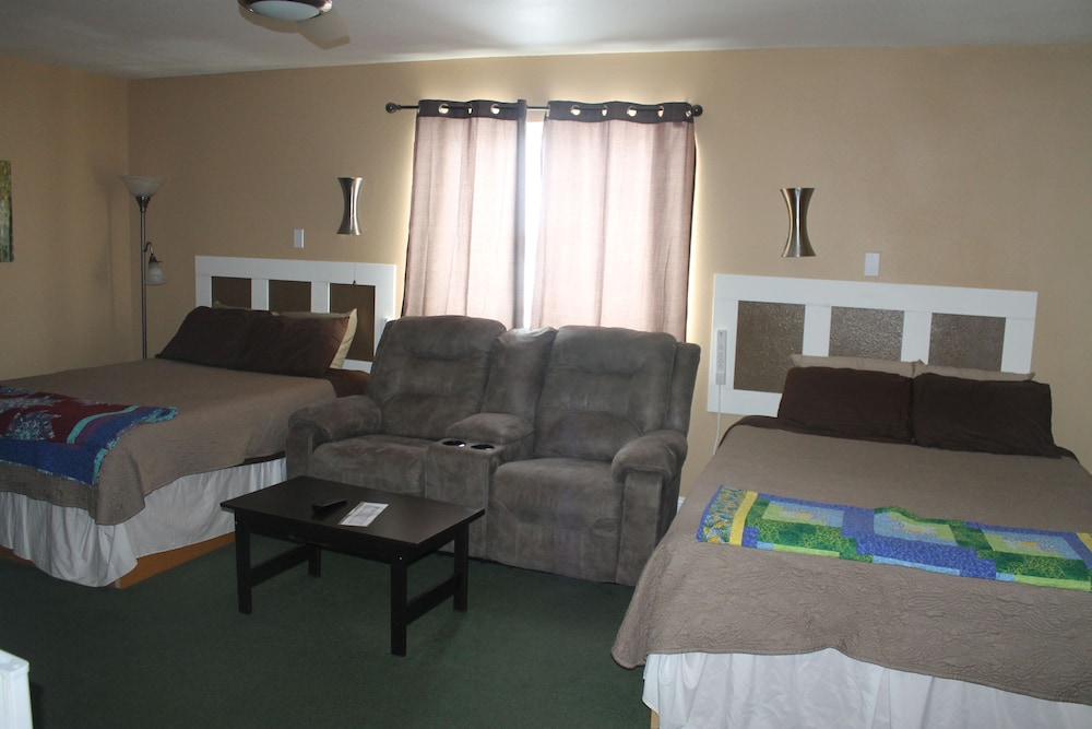 Standard Double Room, 2 Queen Beds, Accessible