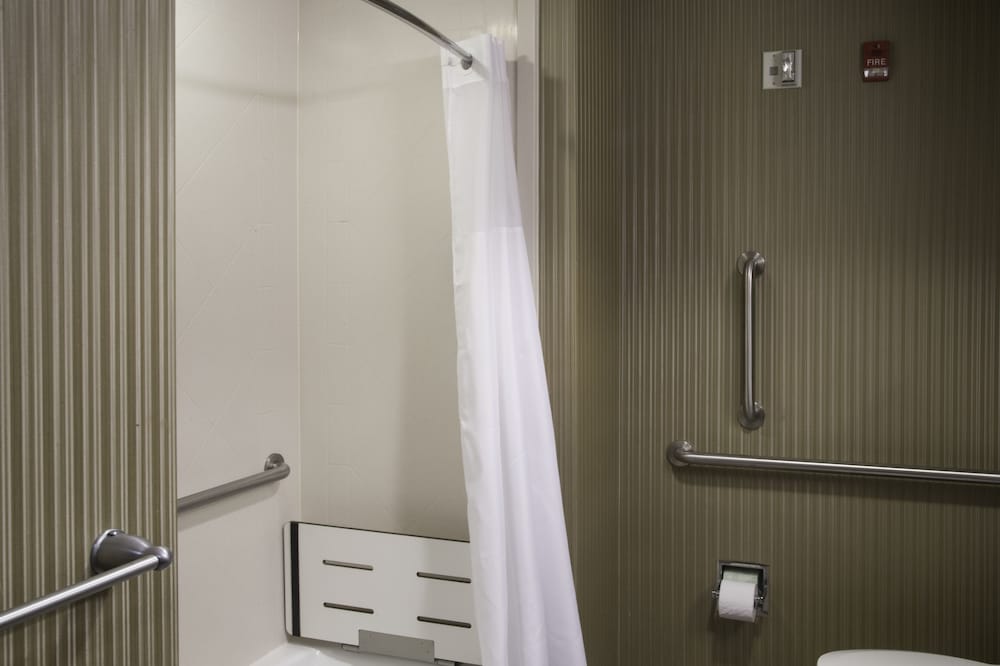 Room, 1 King Bed, Accessible, Bathtub - Photo 4