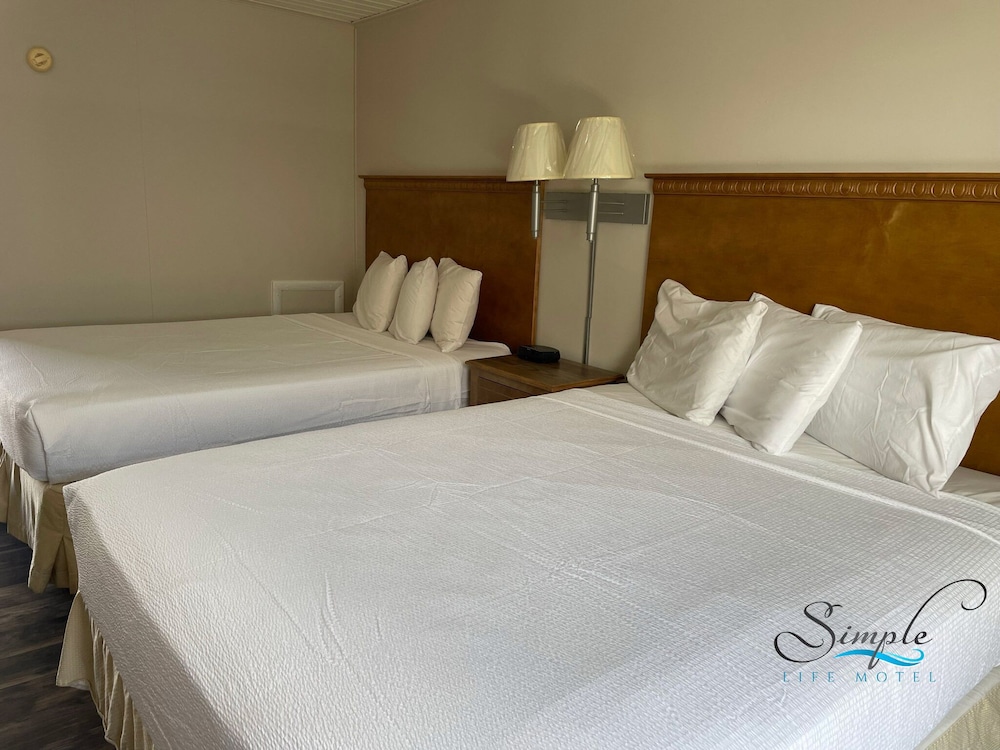 Family Double Room, 2 Queen Beds, Partial Ocean View photo 2