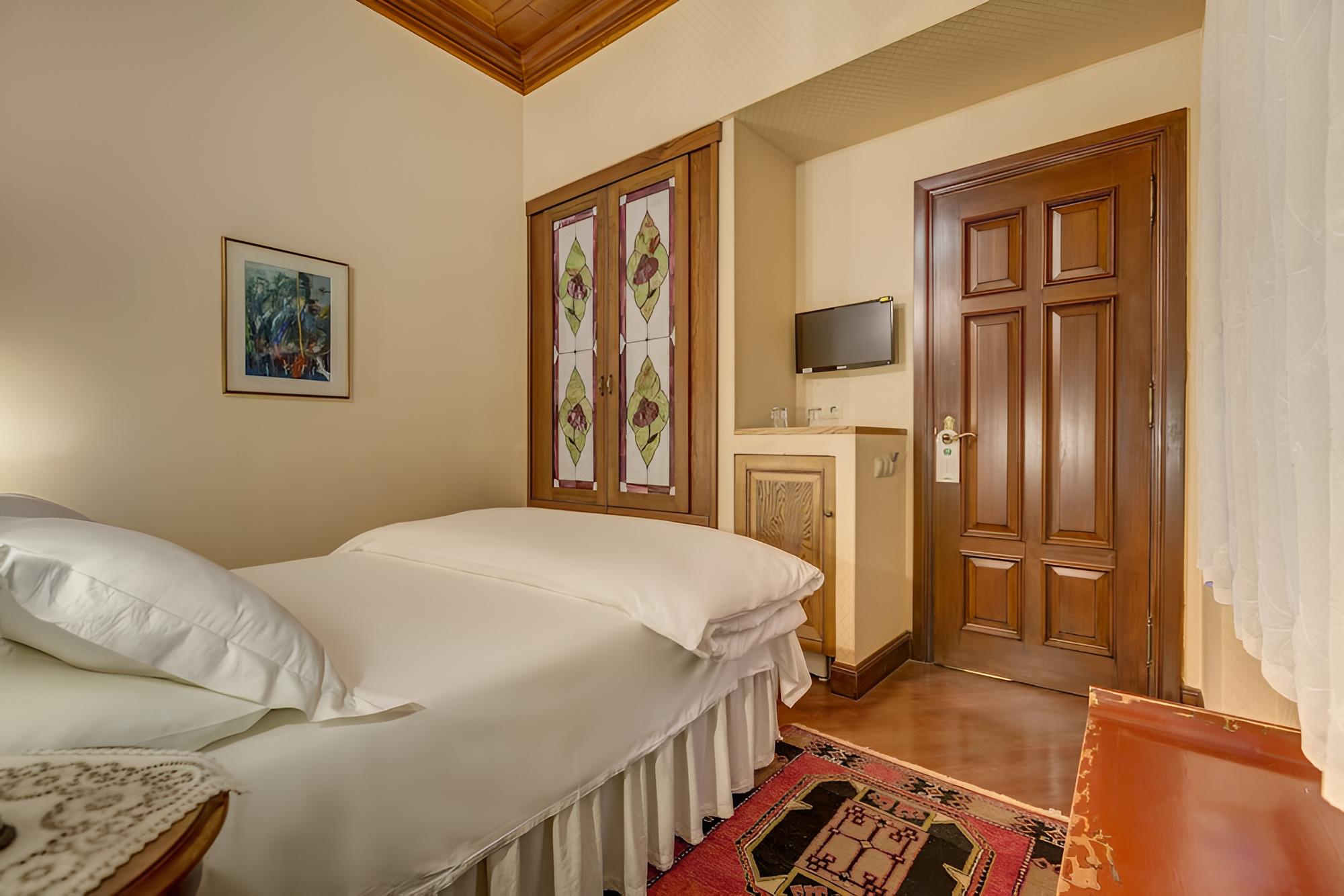 Vivianne Standard Double Room