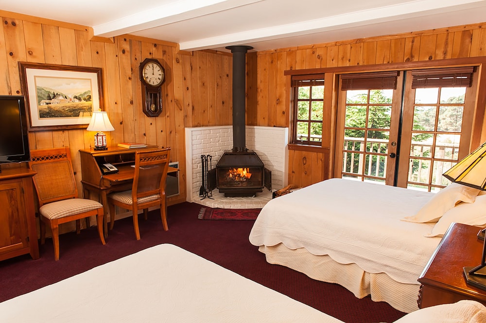 Deluxe Room, 2 Queen Beds, Non Smoking, Bay View photo 1