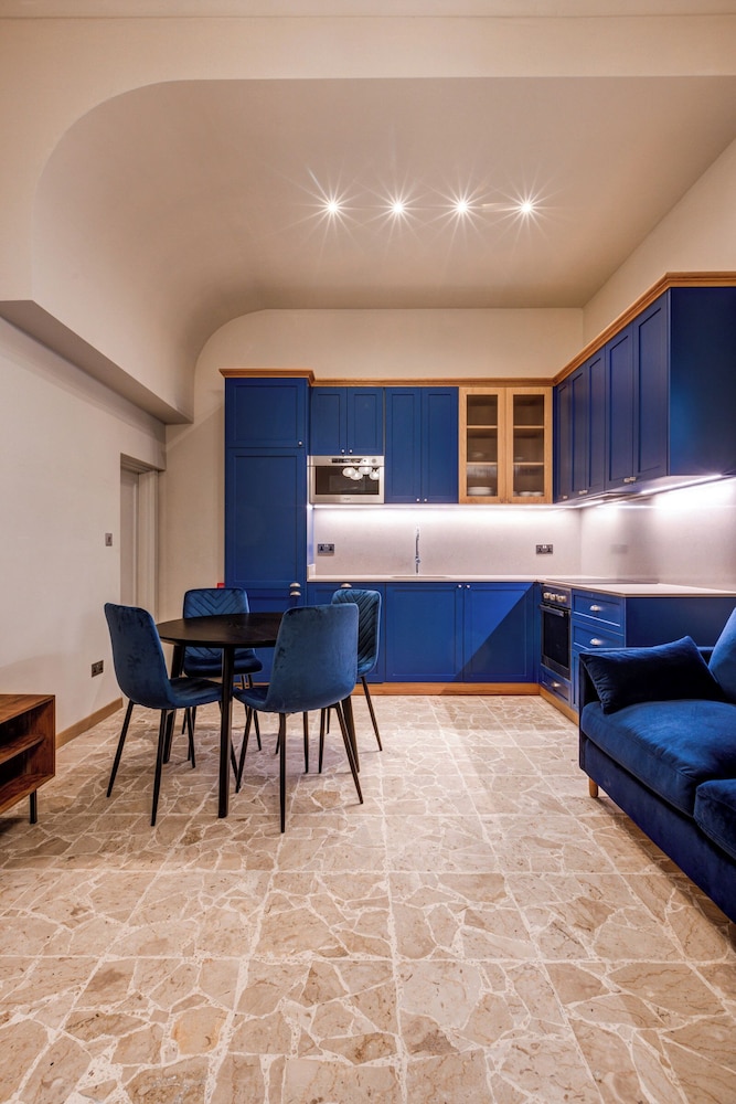 Luxury Apartment, Patio, City View