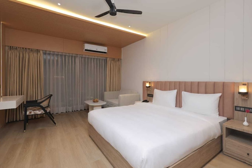 Deluxe Room, 1 King Bed