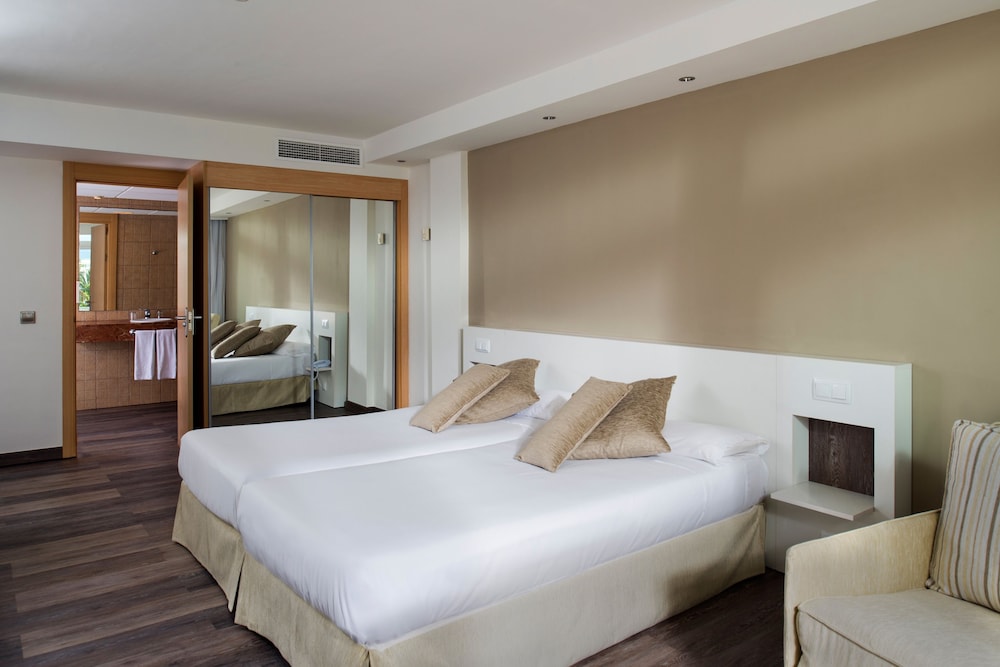 Xtra Sol Suite Sea View (2AD+2CH) photo 3