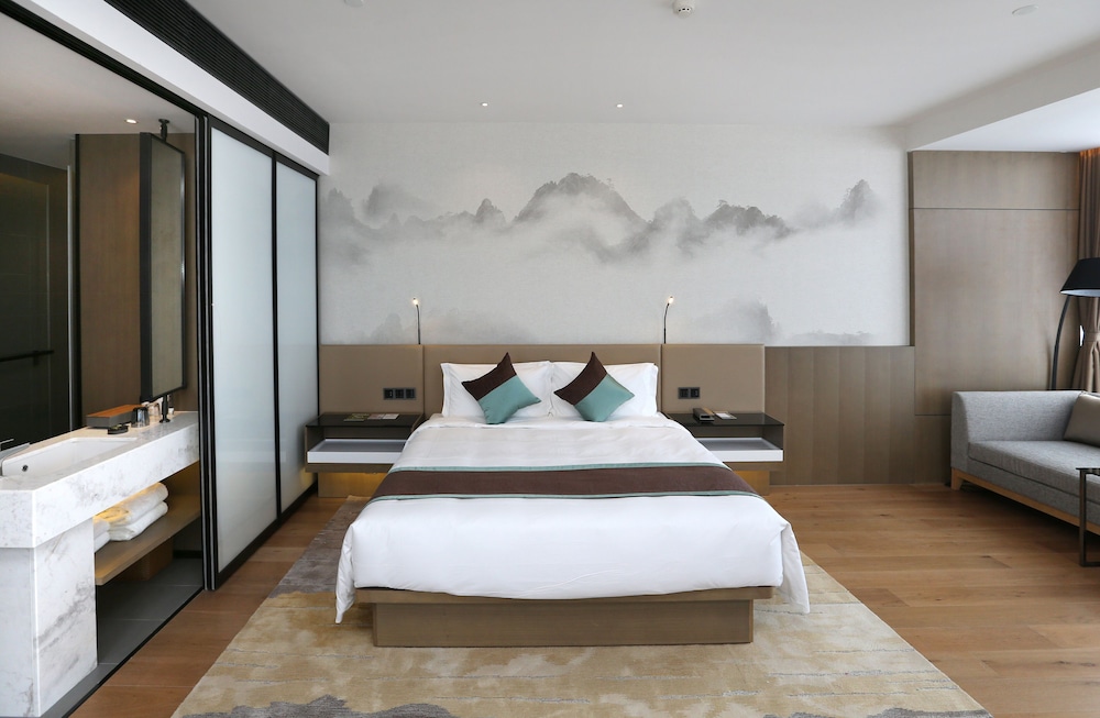 Standard Room, 1 King Bed photo 1