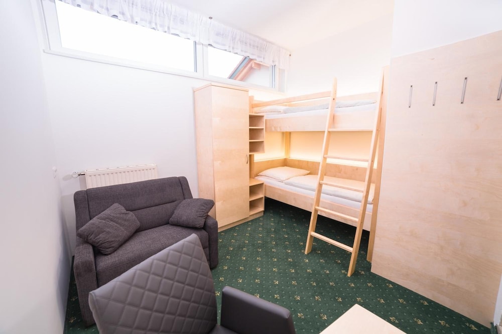 Family Apartment, 2 Bedrooms, Balcony photo 3