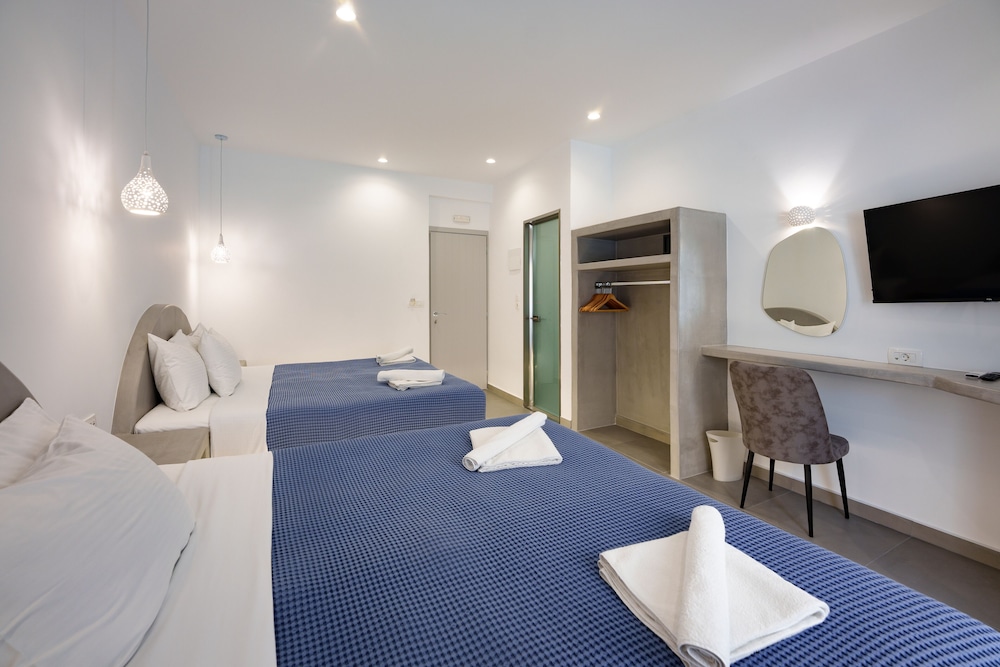 Deluxe Quadruple Room - Photo 5