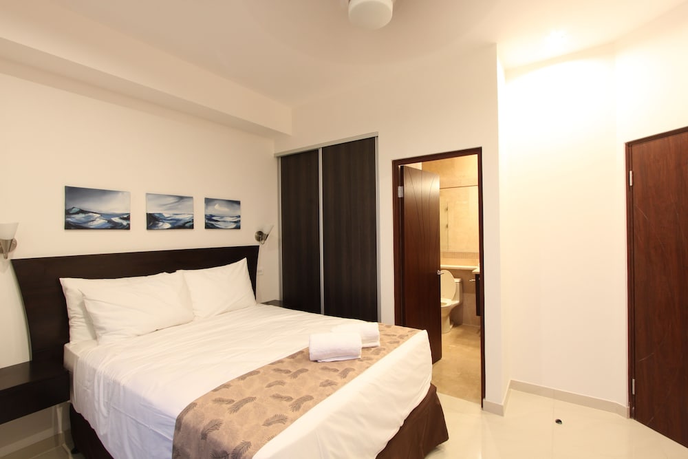 Signature Ultra Luxury 1BR W/Kitchen & Balconies