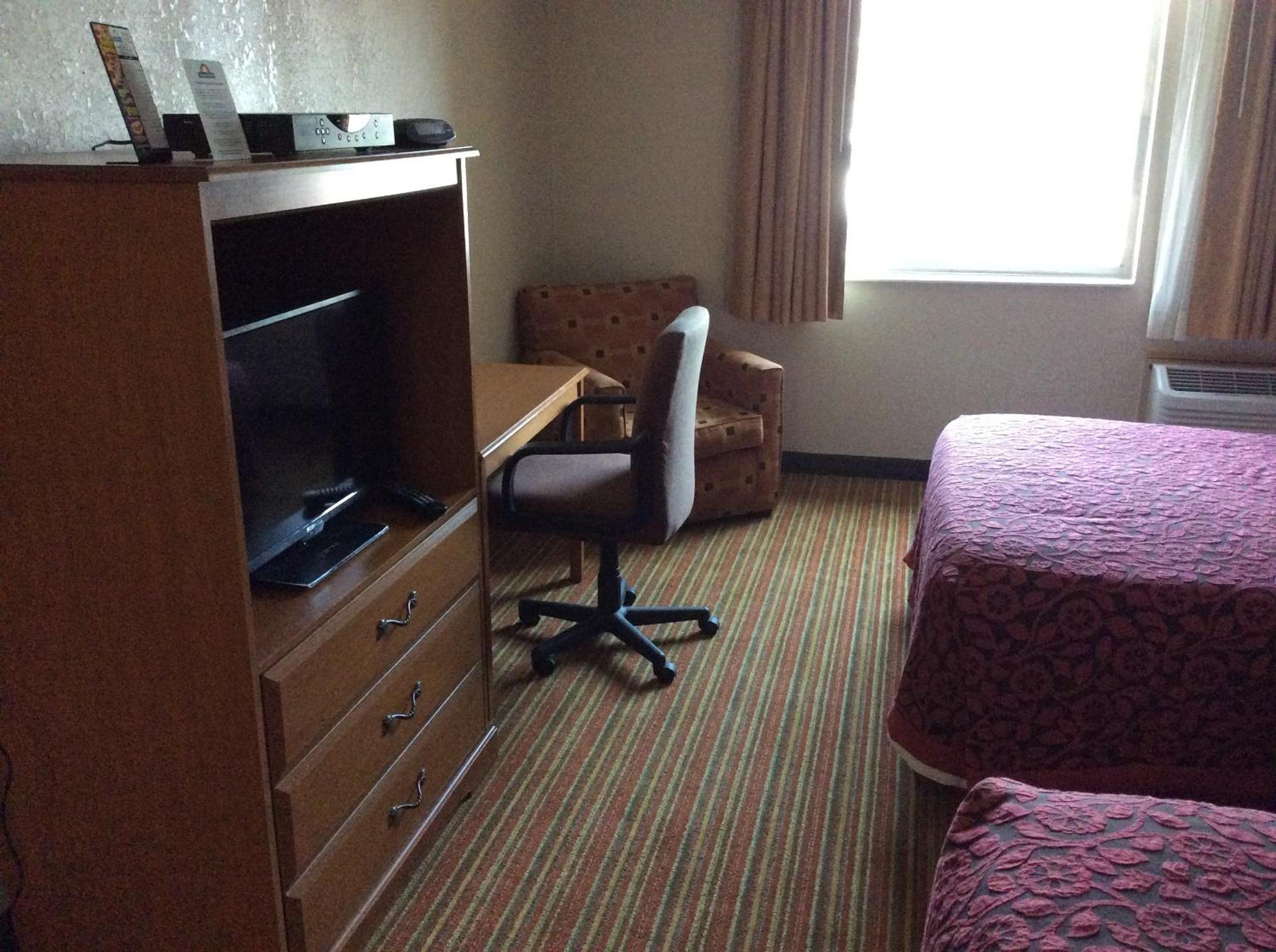 Deluxe Double Room with Two Double Beds - Non-Smoking - Photo 4