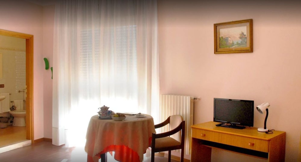 Single Room photo 2