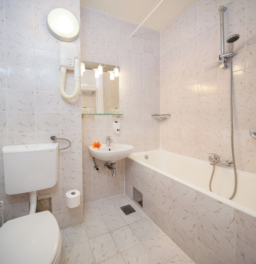 Comfort Double or Twin Room, Balcony photo 3
