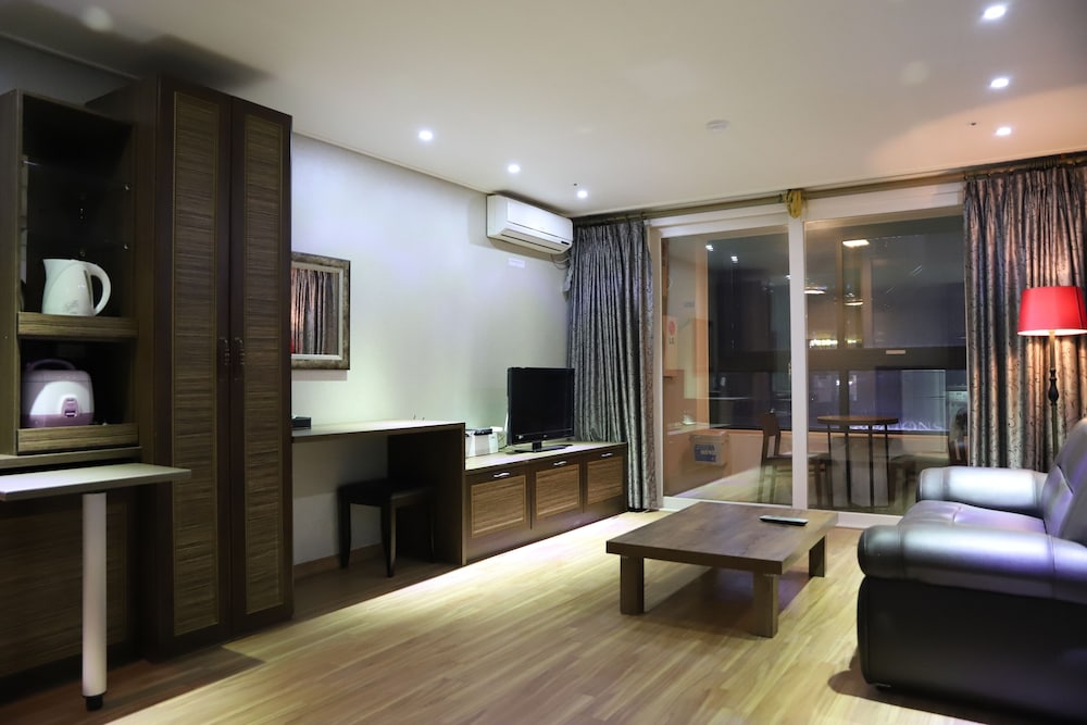 Suite (Additional guest more than 2, KRW10,000 charge per guest at the property)