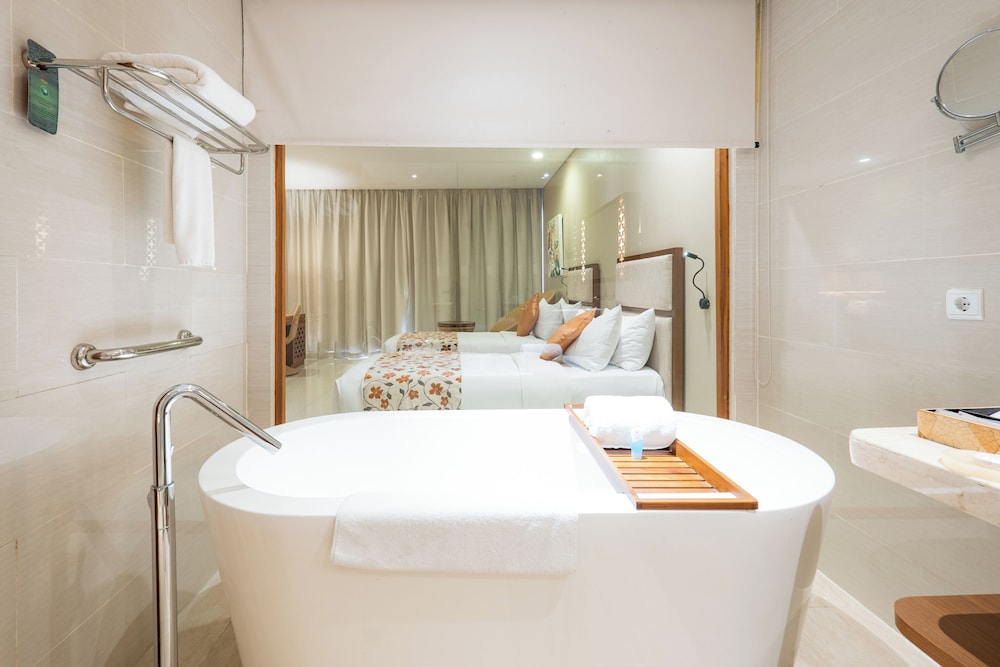 Deluxe Double or Twin Room, 1 Bedroom, Non Smoking, Balcony photo 2