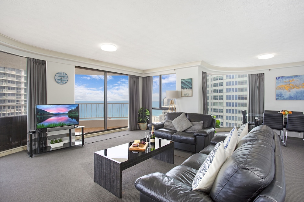 2 Bed Stunning High Floor Ocean View Q+Q