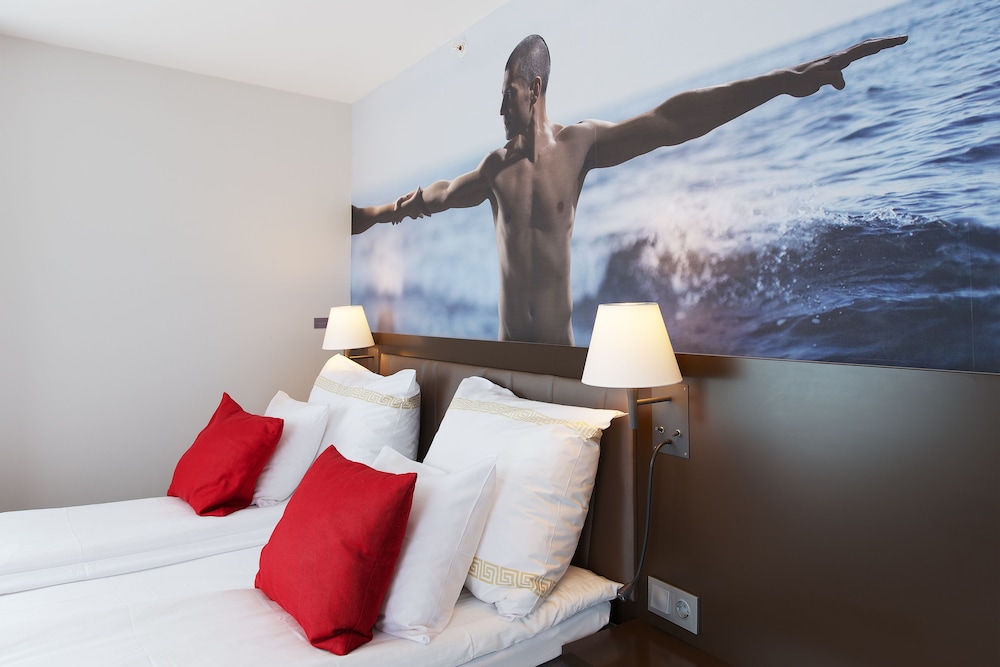 Deluxe Room, 1 Double Bed, Non Smoking - Photo 2