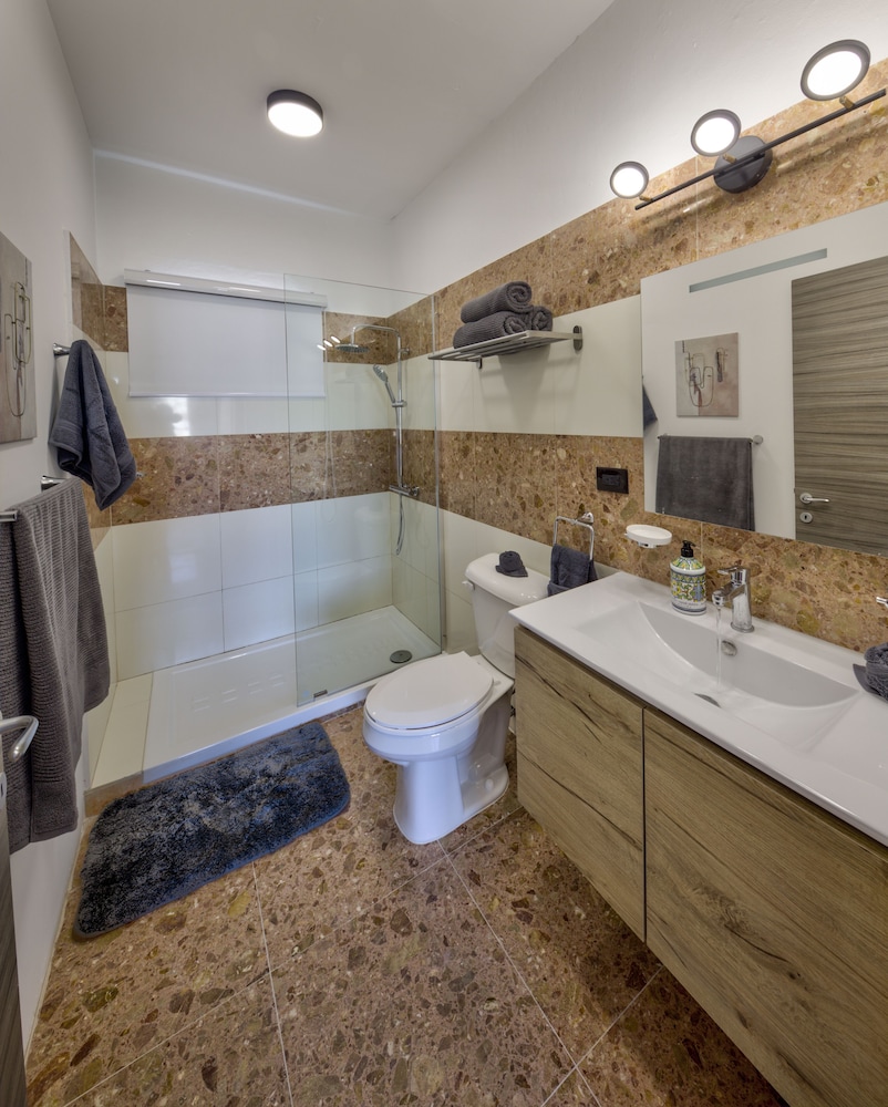 Luxury Apartment photo 3