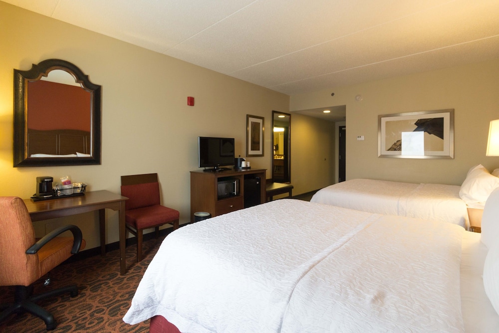 Room, 2 Queen Beds, Accessible, Non Smoking (Roll-in Shower) - Photo 3